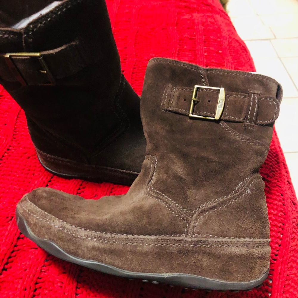 Fit flop booties